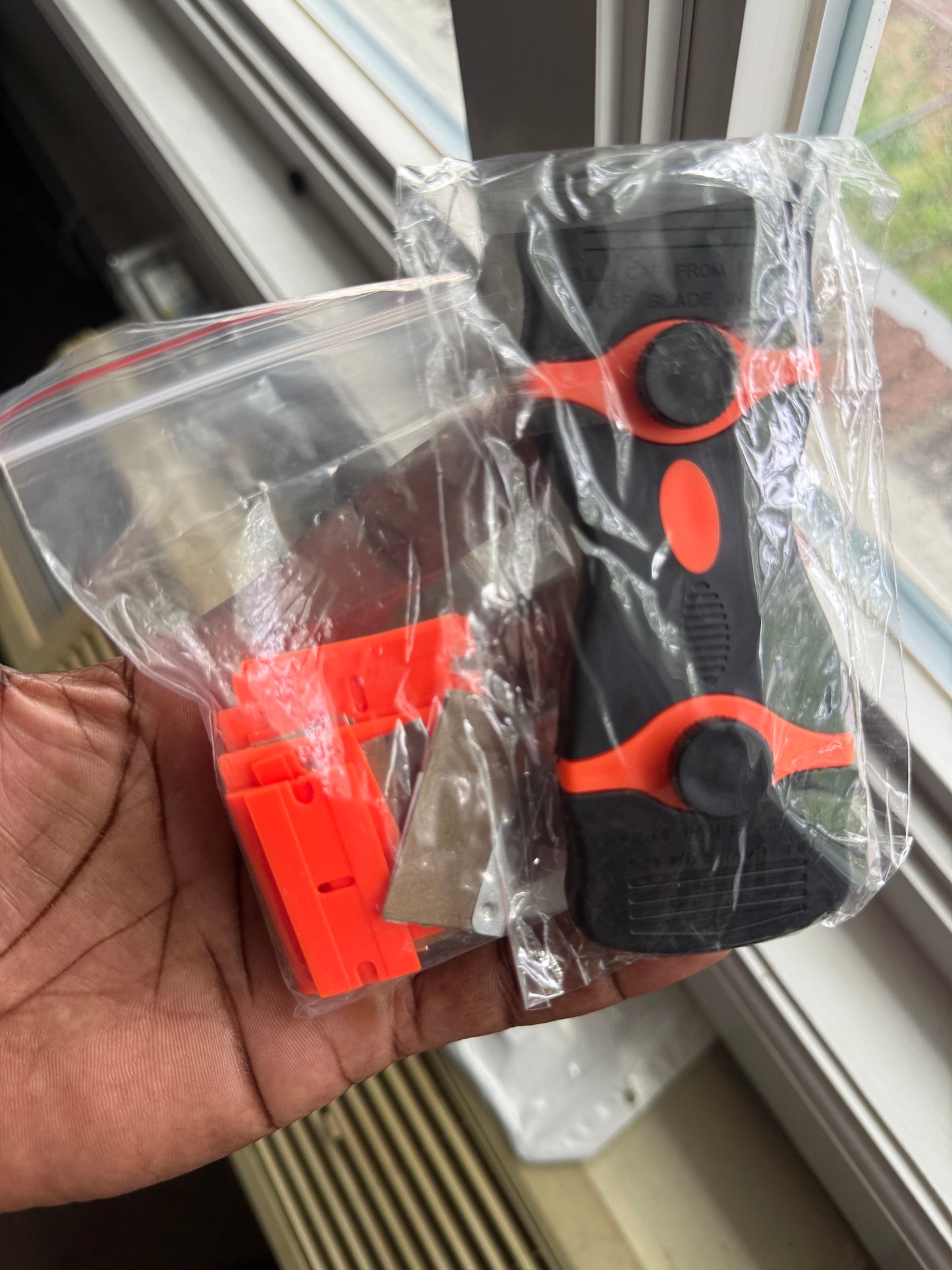 Plastic & Metal Razor Blade Scraper